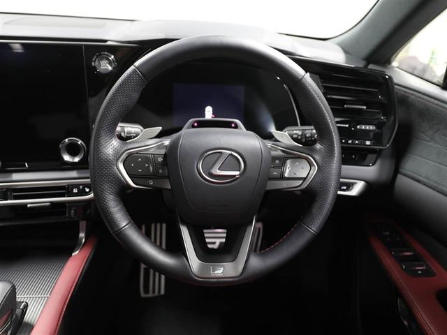 ＲＸ ＲＸ３５０　Ｆスポーツ　レクサス認定中古車ＣＰＯ　パノラマルーフ　ルーフレール　寒冷地仕様　ブラインドスポットモニター　パノラミックビューモニター　おくだけ充電　本革シート　Ｆ専用オレンジブレーキキャリパー　輻射ヒーター（17枚目）