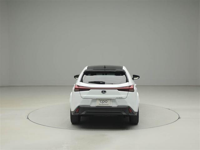 ＵＸ ＵＸ２５０ｈ　Ｆスポーツエモーショナルエクスプローラ　レクサス認定中古車ＣＰＯ　１８インチアルミホイール　ルーフレール　三眼フルＬＥＤヘッドランプ　パーキングサポートブレーキ　ブラインドスポットモニター　パノラミックビューモニター　ムーンルーフ（5枚目）