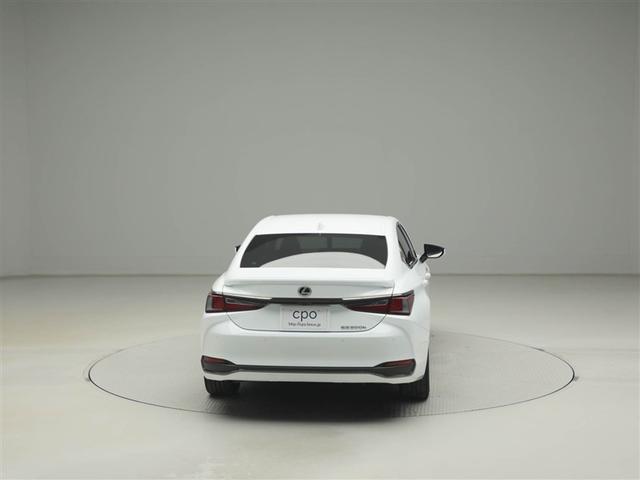 ＥＳ ＥＳ３００ｈ　Ｆスポーツ　レクサス認定中古車ＣＰＯ　１９インチアルミホイール　オートマチックハイビーム　ブラインドスポットモニター　パーキングサポートブレーキ　おくだけ充電　レーダークルーズコントロール（全車速追従機能付）（5枚目）