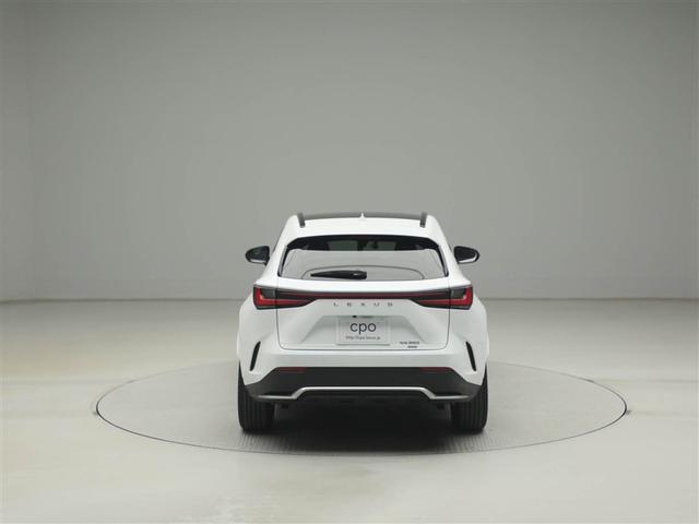 ＮＸ ＮＸ３５０　Ｆスポーツ　レクサス認定中古車ＣＰＯ　２０インチアルミホイール　ルーフレール　三眼フルＬＥＤヘッドランプ　アダプティブハイビームシステム　パノラミックビューモニター　パーキングサポートブレーキ　パノラマルーフ（5枚目）