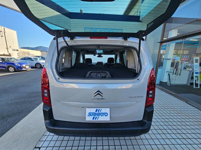 ベルランゴ シャイン　シャイン　ディーゼルターボ　パノラミックルーフ　純正ナビＴＶ　Ａｐｐｌｅｃａｒｐｌａｙ　全周囲カメラ　アダプティブクルーズコントロール　ブラインドスポット　レーンキープ　純正１６インチアルミ　ＥＴＣ（11枚目）