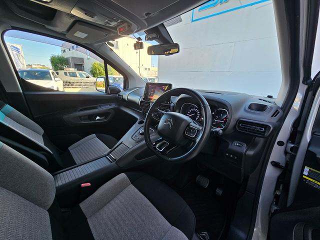 ベルランゴ シャイン　シャイン　ディーゼルターボ　パノラミックルーフ　純正ナビＴＶ　Ａｐｐｌｅｃａｒｐｌａｙ　全周囲カメラ　アダプティブクルーズコントロール　ブラインドスポット　レーンキープ　純正１６インチアルミ　ＥＴＣ（16枚目）