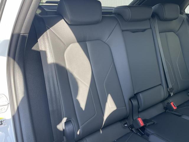 Ｑ３ ３５ＴＦＳＩ　Ｓライン　パーシャルレザー　サラウンドビューカメラ　プライバシーガラス　マルチカラーアンビエント　１９インチアルミ　オートマチックテールゲート　アダプティブクルーズ　サイドアシスト　リヤトラフィックアシスト（22枚目）
