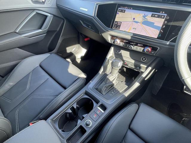 Ｑ３ ３５ＴＦＳＩ　Ｓライン　パーシャルレザー　サラウンドビューカメラ　プライバシーガラス　マルチカラーアンビエント　１９インチアルミ　オートマチックテールゲート　アダプティブクルーズ　サイドアシスト　リヤトラフィックアシスト（41枚目）