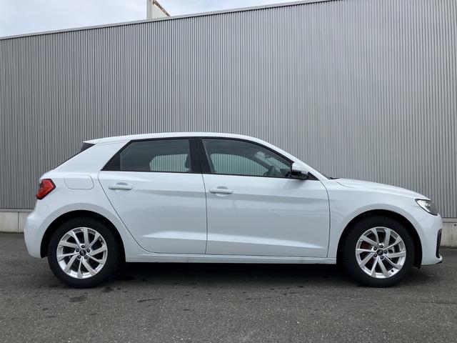 Ａ１スポーツバック ２５ＴＦＳＩ　アドバンスド　元デモカー／アダプティブクルーズ／リヤビューカメラ／サイドアシスト／ハイビームアシスト／アドバンスキー／バーチャルコックピット／ワイヤレスチャージング／スマートフォンインターフェイス／禁煙車（4枚目）