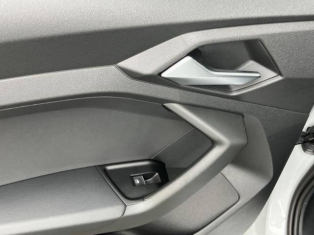 Ａ１スポーツバック ２５ＴＦＳＩ　アドバンスド　元デモカー／アダプティブクルーズ／リヤビューカメラ／サイドアシスト／ハイビームアシスト／アドバンスキー／バーチャルコックピット／ワイヤレスチャージング／スマートフォンインターフェイス／禁煙車（62枚目）