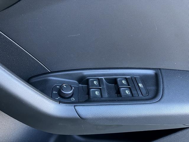 Ａ１スポーツバック ２５ＴＦＳＩ　ワンオーナー／アダプティブクルーズ／リヤビューカメラ／レーンアシスト／サイドアシスト／ハイビームアシスト／レインセンサー／ライトセンサー／ＭＭＩナビゲーションシステム／バーチャルコックピット／禁煙車（41枚目）