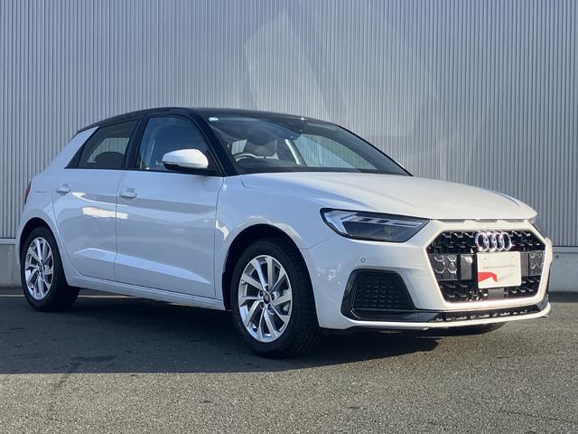 A1スポーツバック 25TFSI アドバンスド コンビニエンス&アシスタンスP ナビゲーションP スマートフォンインターフェイス コントラストルーフ ワイヤレスチャージング Audiconnect Audiconnect アダプティブクルーズ(4枚目)