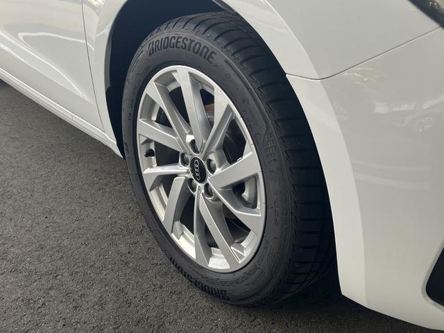 A1スポーツバック 25TFSI アドバンスド コンビニエンス&アシスタンスP ナビゲーションP スマートフォンインターフェイス コントラストルーフ ワイヤレスチャージング Audiconnect Audiconnect アダプティブクルーズ(13枚目)