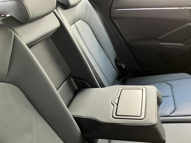 Ｑ３ ３５ＴＦＳＩ　Ｓライン　パーシャルレザー　サラウンドビューカメラ　オートマチックテールゲート　マルチカラーアンビエント　１９インチアルミ　フロントシート電動調節機能　アダプティブクルーズ　サイドアシスト（59枚目）