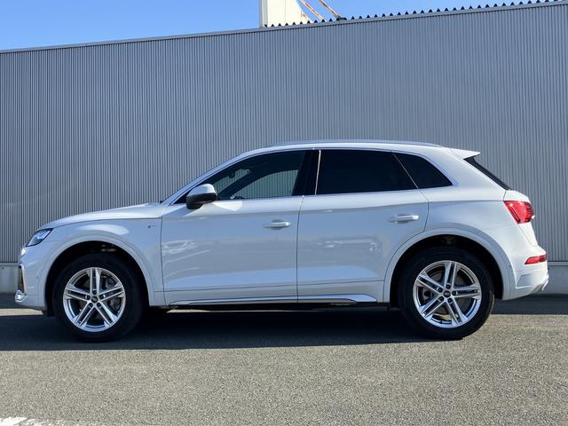 Q5 40TDIクワトロ Sライン TVチューナー S line plus パッケージ コンフォートパッケージ ステアリングヒーター アーティフィシャルインテリアレザー (ドアアームレスト/センターコンソール)(3枚目)