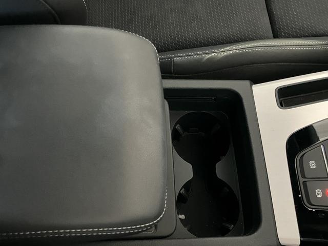 Q5 40TDIクワトロ Sライン TVチューナー S line plus パッケージ コンフォートパッケージ ステアリングヒーター アーティフィシャルインテリアレザー (ドアアームレスト/センターコンソール)(48枚目)