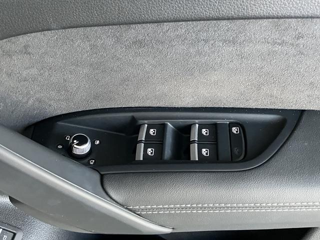 Q5 40TDIクワトロ Sライン TVチューナー S line plus パッケージ コンフォートパッケージ ステアリングヒーター アーティフィシャルインテリアレザー (ドアアームレスト/センターコンソール)(64枚目)