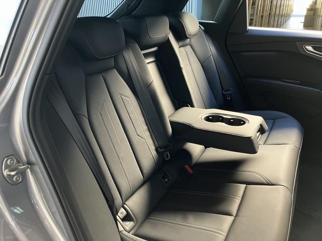 Ｑ４ ｅ－トロン ４０ｅ－トロン　Ｓ　ｌｉｎｅ　インテリアプラスＰ　スポーツサスペンション　シートヒーター　オートマチックテールゲート　ワイヤレスチャージング　パーシャルレザー　マトリクスＬＥＤヘッドライト（62枚目）