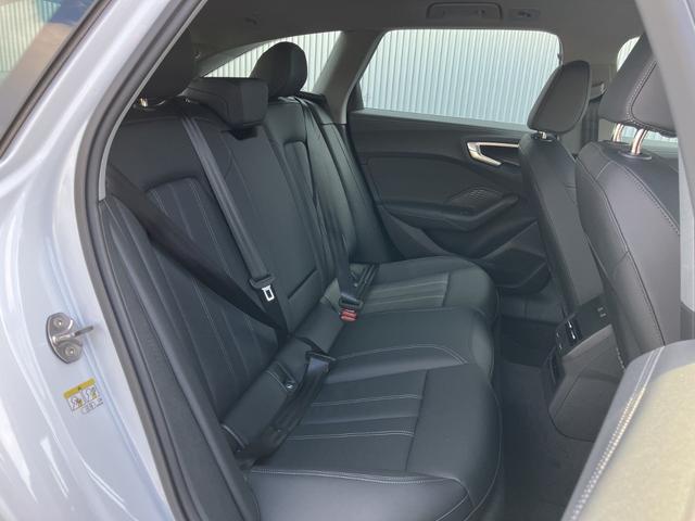 Ａ５アバント ＴＦＳＩ　１１０ｋＷ　ａｄｖａｎｃｅｄ　パッケージ　ラグジュアリー　パッケージ　　デコラティブパネル　マットブラッシュトアルミニウム　パーシャルレザーインテリア　ブラック　ａｄｖａｎｃｅｄエクステリア　アンビエント（68枚目）