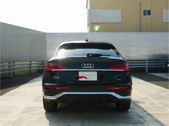 Ｑ５スポーツバック ハイスタイル　２５０台限定車　Ｓ－ＬＩＮＥプラスパッケージ　ＡｕｄｉＳｐｏｒｔ２１インチアルミホイール　ファインナッパレザーダイヤモンドステッチ　マトリクスＯＬＥＤリヤコンビネーションライト（7枚目）