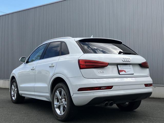 ���{�l�f�U�C�i�[�̔��Ăɂ���ĂQ�O�O�T�N����̗p����Ă���A�u�V���O���t���[���O�����v�B�ЂƖڂł`�������Ƃ킩��ے��I�ȃf�U�C���͂`�������̃u�����h�C���[�W���m�����Ă��܂��B