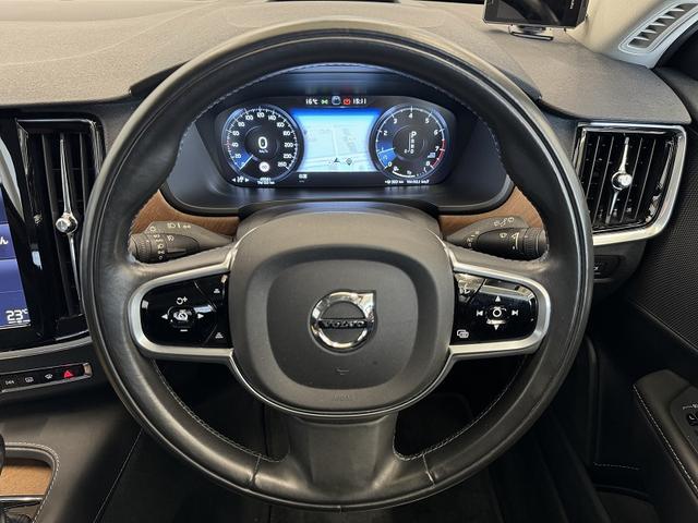 Ｖ９０ Ｔ６　ＡＷＤ　インスクリプション　インテリセーフ標準　ヘッドアップディスプレイ　ファインナッパレザーシート　シートヒーター　ベンチレーション　ナビ　３６０°カメラ　パワーテールゲート　ＥＴＣ（30枚目）