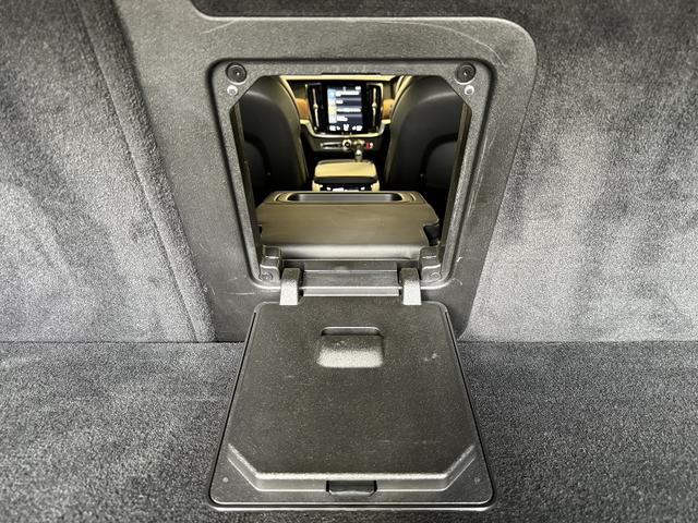 Ｔ６　ＡＷＤ　インスクリプション　インテリセーフ標準　ヘッドアップディスプレイ　ファインナッパレザーシート　シートヒーター　ベンチレーション　ナビ　３６０°カメラ　パワーテールゲート　ＥＴＣ(42枚目)