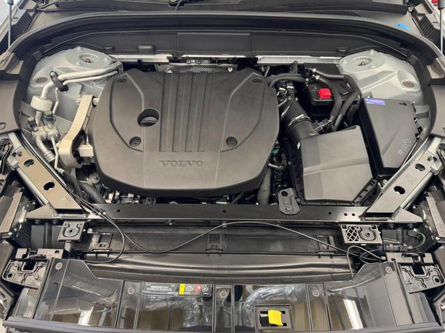 ハイパワー２リッターターボチャージャー付ガソリンエンジンと４８Ｖバッテリー駆動ＩＳＧＭでパワーと静寂性を両立した走りを実現します。