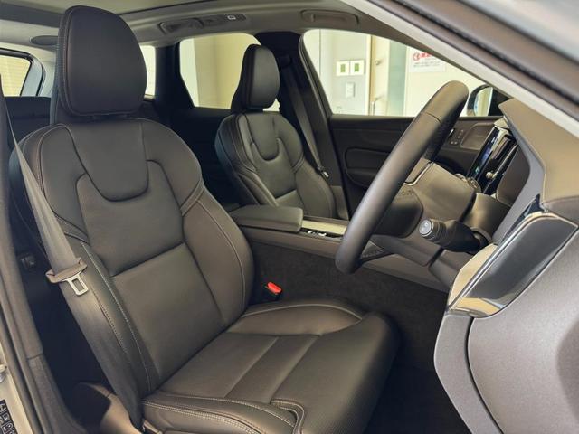 Ｕｌｔｒａ専用パーフォレーテッドナッパレザーシートは運転席助手席ともマッサージ機能や、シートヒーターベンチレーションといった便利な機能がご利用いただけます。