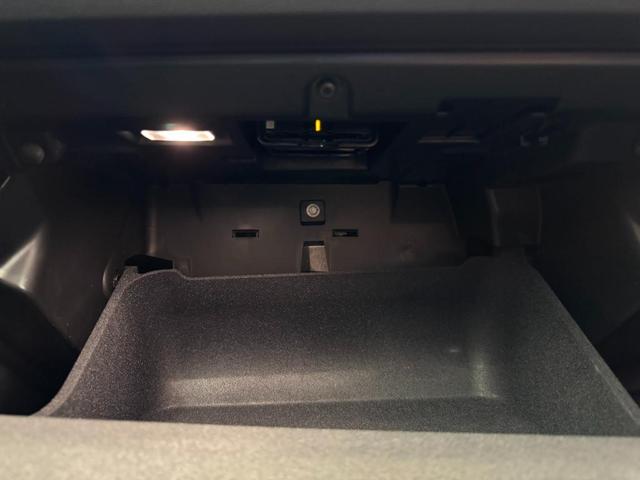 グローブボックス内にＥＴＣ車載器を搭載しております。