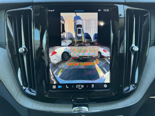 バックカメラへの切り替えも可能なので、後方の安全確認も安心です。