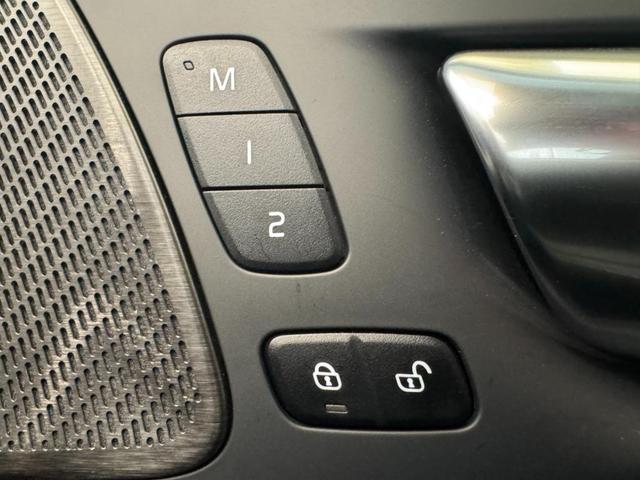 運転席シートは２名分のシートメモリーが可能。