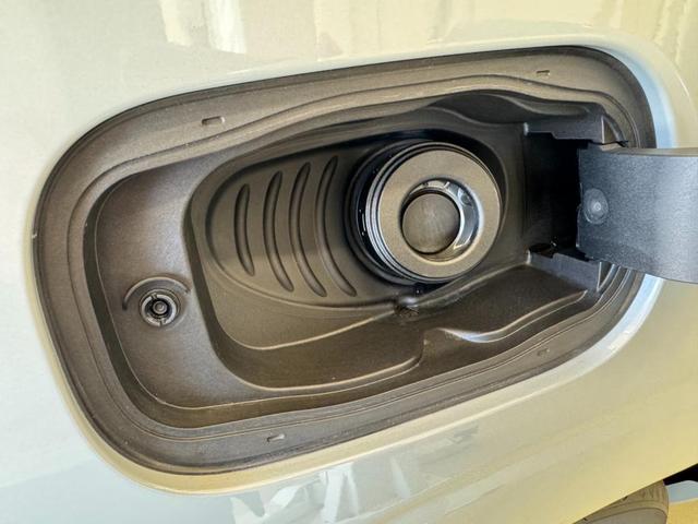 手を汚すことなく給油することが可能です。