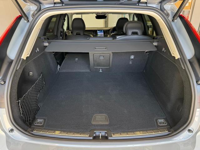 ４：６可倒式リアシートでシートアレンジも自在です。