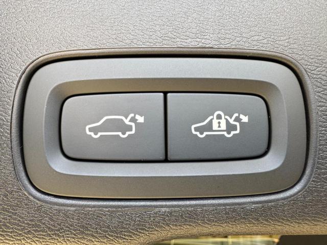 パワーテールゲートはスイッチ、フットセンサー、キーから操作可能です。