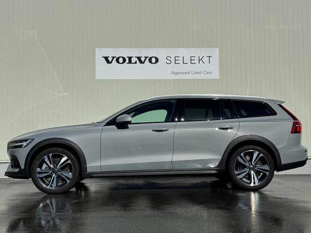 Ｖ６０ クロスカントリー　ウルトラ　Ｂ５　ＡＷＤ　インテリセーフ標準　ファインナッパレザーシート　マッサージ　ハーマンカードンプレミアムオーディオ　Ｇｏｏｇｌｅナビ　３６０°カメラ　ワイヤレススマートフォンチャージ　ＥＴＣ　パワーテールゲート（2枚目）