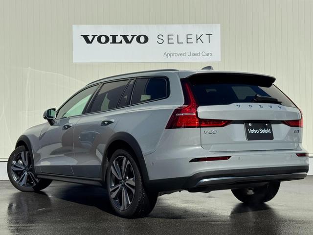 Ｖ６０ クロスカントリー　ウルトラ　Ｂ５　ＡＷＤ　インテリセーフ標準　ファインナッパレザーシート　マッサージ　ハーマンカードンプレミアムオーディオ　Ｇｏｏｇｌｅナビ　３６０°カメラ　ワイヤレススマートフォンチャージ　ＥＴＣ　パワーテールゲート（3枚目）