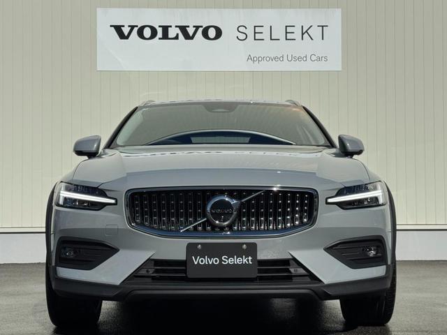 Ｖ６０ クロスカントリー　ウルトラ　Ｂ５　ＡＷＤ　インテリセーフ標準　ファインナッパレザーシート　マッサージ　ハーマンカードンプレミアムオーディオ　Ｇｏｏｇｌｅナビ　３６０°カメラ　ワイヤレススマートフォンチャージ　ＥＴＣ　パワーテールゲート（7枚目）