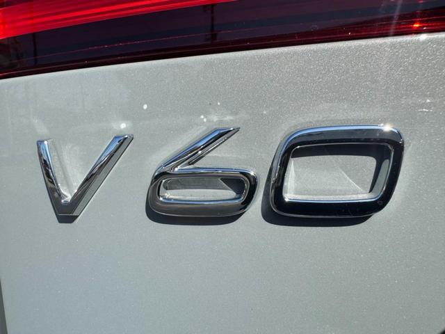 Ｖ６０ クロスカントリー　ウルトラ　Ｂ５　ＡＷＤ　インテリセーフ標準　ファインナッパレザーシート　マッサージ　ハーマンカードンプレミアムオーディオ　Ｇｏｏｇｌｅナビ　３６０°カメラ　ワイヤレススマートフォンチャージ　ＥＴＣ　パワーテールゲート（9枚目）