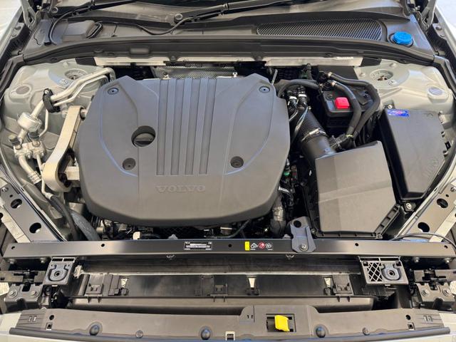 Ｖ６０ クロスカントリー　ウルトラ　Ｂ５　ＡＷＤ　インテリセーフ標準　ファインナッパレザーシート　マッサージ　ハーマンカードンプレミアムオーディオ　Ｇｏｏｇｌｅナビ　３６０°カメラ　ワイヤレススマートフォンチャージ　ＥＴＣ　パワーテールゲート（12枚目）