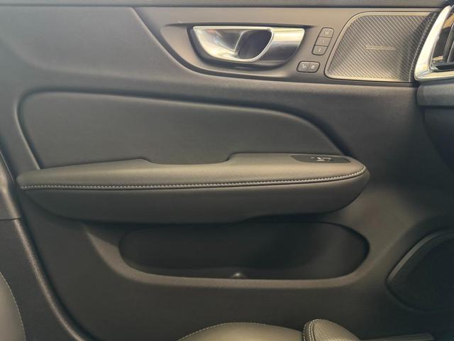 Ｖ６０ クロスカントリー　ウルトラ　Ｂ５　ＡＷＤ　インテリセーフ標準　ファインナッパレザーシート　マッサージ　ハーマンカードンプレミアムオーディオ　Ｇｏｏｇｌｅナビ　３６０°カメラ　ワイヤレススマートフォンチャージ　ＥＴＣ　パワーテールゲート（17枚目）