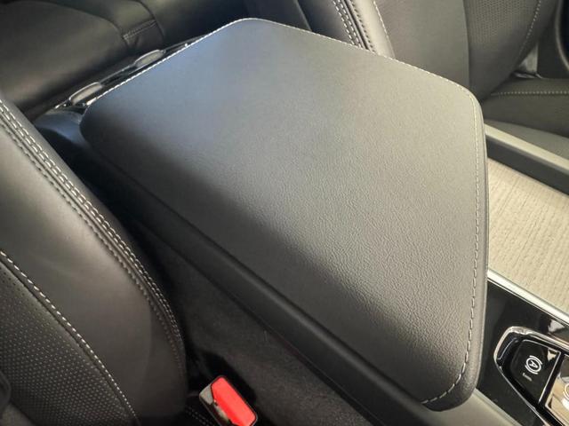 Ｖ６０ クロスカントリー　ウルトラ　Ｂ５　ＡＷＤ　インテリセーフ標準　ファインナッパレザーシート　マッサージ　ハーマンカードンプレミアムオーディオ　Ｇｏｏｇｌｅナビ　３６０°カメラ　ワイヤレススマートフォンチャージ　ＥＴＣ　パワーテールゲート（29枚目）