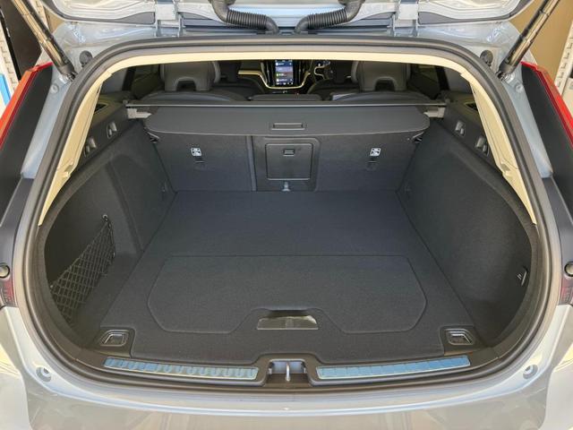 Ｖ６０ クロスカントリー　ウルトラ　Ｂ５　ＡＷＤ　インテリセーフ標準　ファインナッパレザーシート　マッサージ　ハーマンカードンプレミアムオーディオ　Ｇｏｏｇｌｅナビ　３６０°カメラ　ワイヤレススマートフォンチャージ　ＥＴＣ　パワーテールゲート（40枚目）