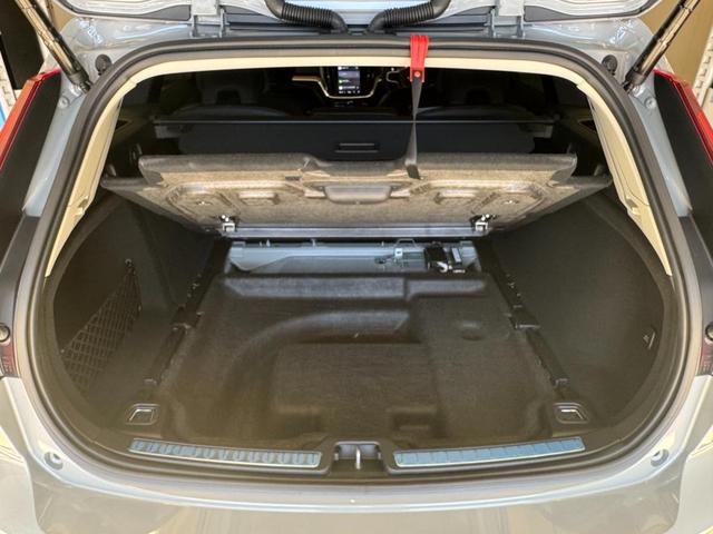 Ｖ６０ クロスカントリー　ウルトラ　Ｂ５　ＡＷＤ　インテリセーフ標準　ファインナッパレザーシート　マッサージ　ハーマンカードンプレミアムオーディオ　Ｇｏｏｇｌｅナビ　３６０°カメラ　ワイヤレススマートフォンチャージ　ＥＴＣ　パワーテールゲート（42枚目）