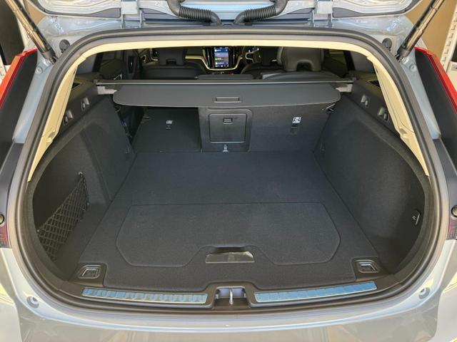 Ｖ６０ クロスカントリー　ウルトラ　Ｂ５　ＡＷＤ　インテリセーフ標準　ファインナッパレザーシート　マッサージ　ハーマンカードンプレミアムオーディオ　Ｇｏｏｇｌｅナビ　３６０°カメラ　ワイヤレススマートフォンチャージ　ＥＴＣ　パワーテールゲート（45枚目）