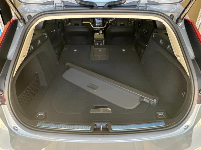 Ｖ６０ クロスカントリー　ウルトラ　Ｂ５　ＡＷＤ　インテリセーフ標準　ファインナッパレザーシート　マッサージ　ハーマンカードンプレミアムオーディオ　Ｇｏｏｇｌｅナビ　３６０°カメラ　ワイヤレススマートフォンチャージ　ＥＴＣ　パワーテールゲート（47枚目）