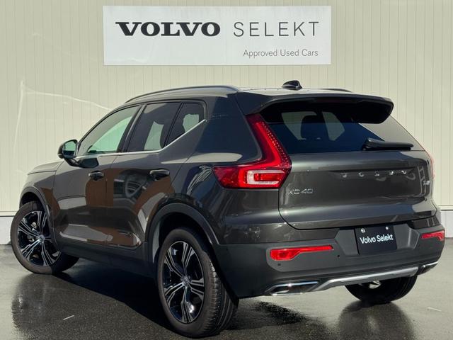 ＸＣ４０ Ｔ４　ＡＷＤ　インスクリプション　インテリセーフ標準　電動シート　レザーシート　シートヒーター　ハーマンカードンプレミアムオーディオ　センサスナビ　３６０°カメラ　ワイヤレススマートフォンチャージ　ダストボックス　ＥＴＣ　サンルーフ（3枚目）