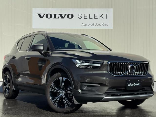 ＸＣ４０ Ｔ４　ＡＷＤ　インスクリプション　インテリセーフ標準　電動シート　レザーシート　シートヒーター　ハーマンカードンプレミアムオーディオ　センサスナビ　３６０°カメラ　ワイヤレススマートフォンチャージ　ダストボックス　ＥＴＣ　サンルーフ（6枚目）