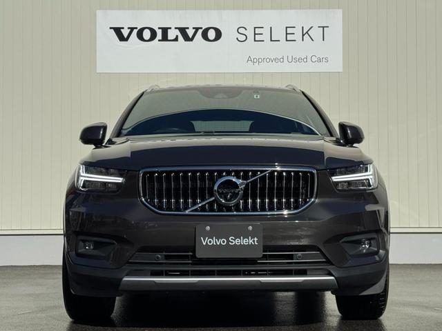 ＸＣ４０ Ｔ４　ＡＷＤ　インスクリプション　インテリセーフ標準　電動シート　レザーシート　シートヒーター　ハーマンカードンプレミアムオーディオ　センサスナビ　３６０°カメラ　ワイヤレススマートフォンチャージ　ダストボックス　ＥＴＣ　サンルーフ（7枚目）