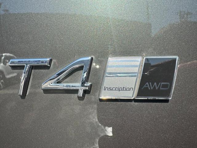 ＸＣ４０ Ｔ４　ＡＷＤ　インスクリプション　インテリセーフ標準　電動シート　レザーシート　シートヒーター　ハーマンカードンプレミアムオーディオ　センサスナビ　３６０°カメラ　ワイヤレススマートフォンチャージ　ダストボックス　ＥＴＣ　サンルーフ（10枚目）