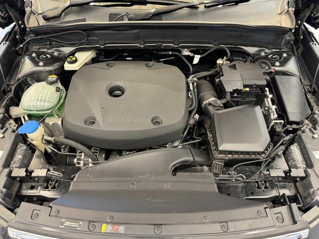 ＸＣ４０ Ｔ４　ＡＷＤ　インスクリプション　インテリセーフ標準　電動シート　レザーシート　シートヒーター　ハーマンカードンプレミアムオーディオ　センサスナビ　３６０°カメラ　ワイヤレススマートフォンチャージ　ダストボックス　ＥＴＣ　サンルーフ（12枚目）