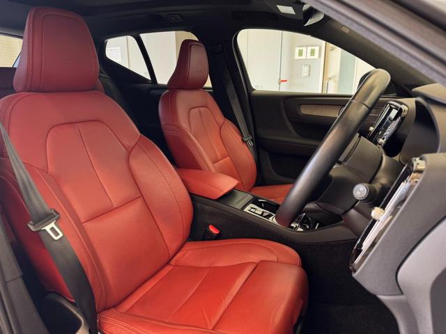 ＸＣ４０ Ｔ４　ＡＷＤ　インスクリプション　インテリセーフ標準　電動シート　レザーシート　シートヒーター　ハーマンカードンプレミアムオーディオ　センサスナビ　３６０°カメラ　ワイヤレススマートフォンチャージ　ダストボックス　ＥＴＣ　サンルーフ（13枚目）