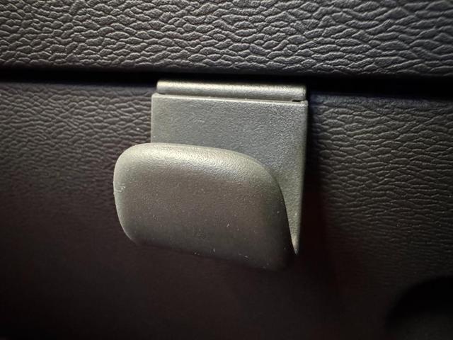 ＸＣ４０ Ｔ４　ＡＷＤ　インスクリプション　インテリセーフ標準　電動シート　レザーシート　シートヒーター　ハーマンカードンプレミアムオーディオ　センサスナビ　３６０°カメラ　ワイヤレススマートフォンチャージ　ダストボックス　ＥＴＣ　サンルーフ（18枚目）