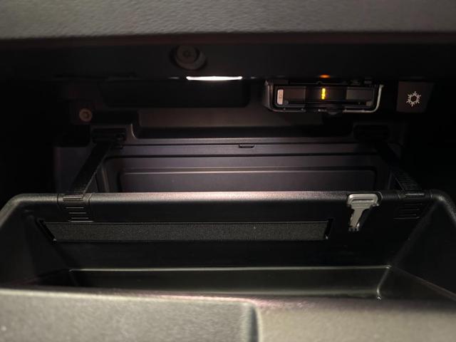 ＸＣ４０ Ｔ４　ＡＷＤ　インスクリプション　インテリセーフ標準　電動シート　レザーシート　シートヒーター　ハーマンカードンプレミアムオーディオ　センサスナビ　３６０°カメラ　ワイヤレススマートフォンチャージ　ダストボックス　ＥＴＣ　サンルーフ（19枚目）